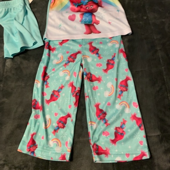 Dreamworks Trolls Rainbow Poppy jammies - Picture 4 of 4